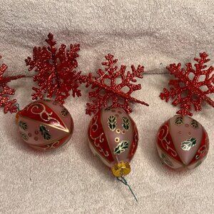 VTG Christmas Glass Ornaments 3 Red Gold Hot Air Balloon Design & 4 Snow Flakes